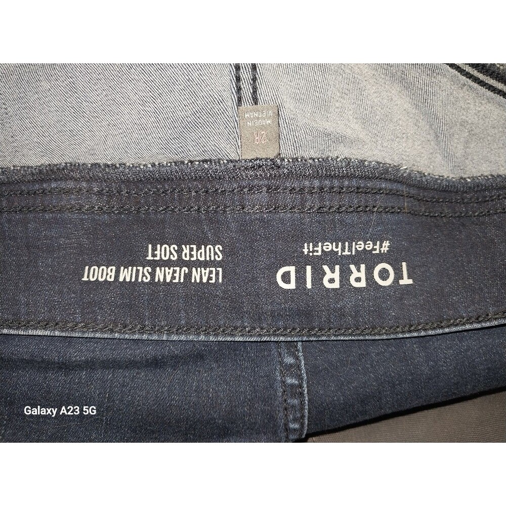 Torrid Lean Jean Super Soft Pull-On Slim Bootcut Jeans Size 2R Dark Wash - Picture 5 of 7